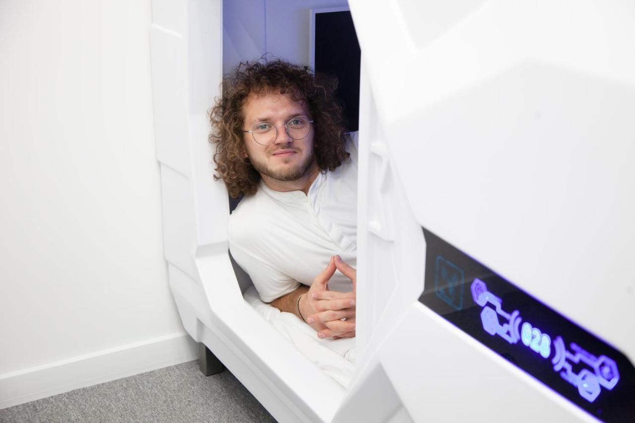 Av-1 Capsule Hotel Kiev Eksteriør bilde