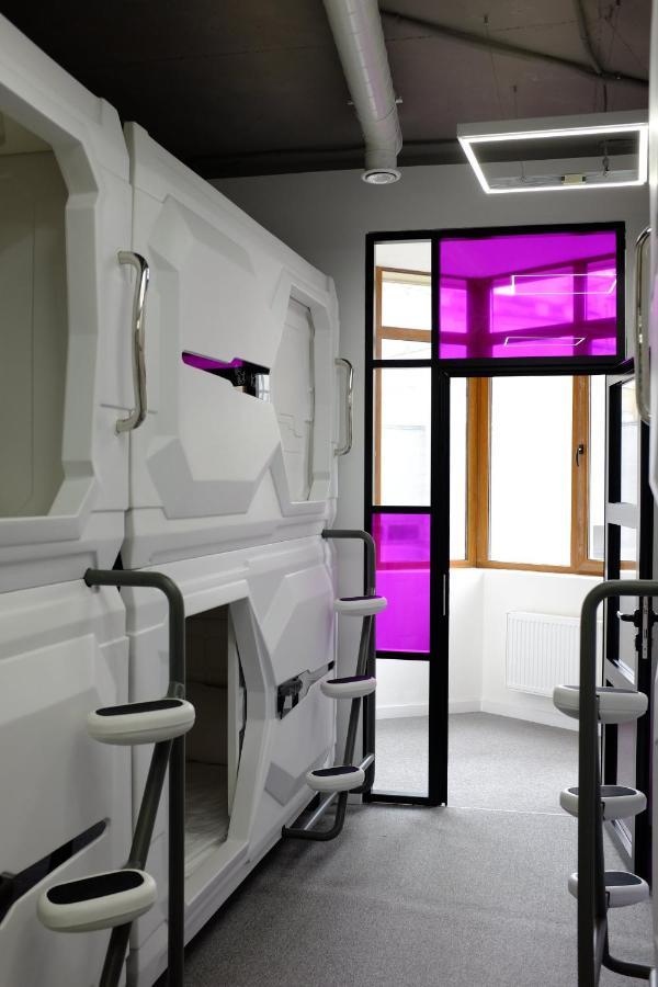 Av-1 Capsule Hotel Kiev Eksteriør bilde